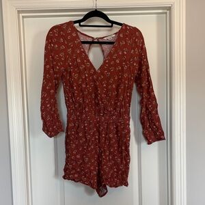 American Eagle Rust Floral V-Neck Long Sleeve Romper
